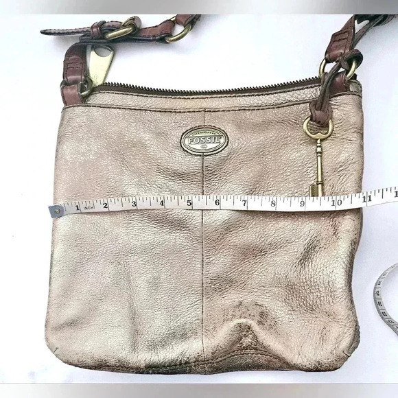 Fossil Explorer 100% Leather Brass Hardware Key  Zipper closer Crossbody Bag - Picture 4 of 8